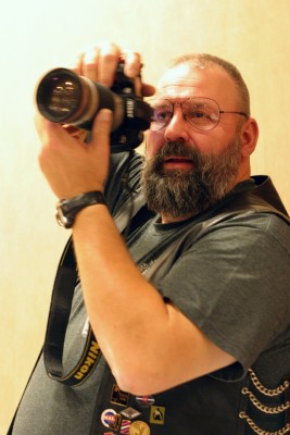 Steve Johnson holding a camera up to his face, about to take a photo at IML 05