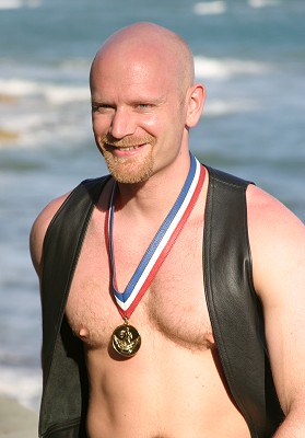 Colour photo of John relaxing in Hawaii, taken June 2004